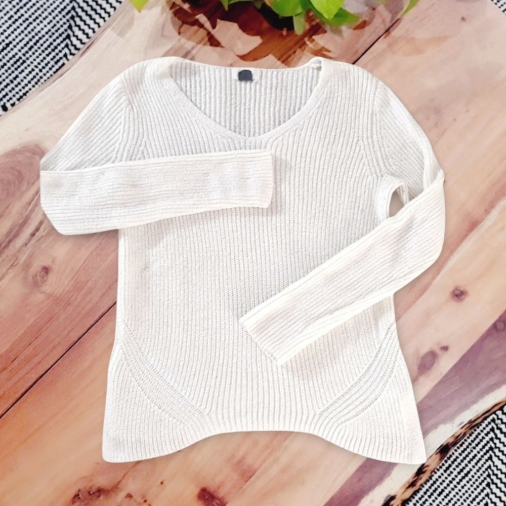 Old Navy Curved White V-neck Knit Sweater with Slit sides